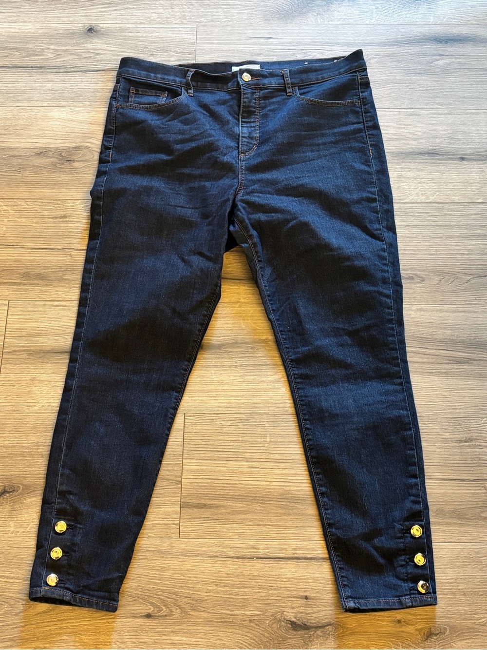 Loft Dark Blue Women's cropped Jeans with Gold Button Detail Size 32 / 14